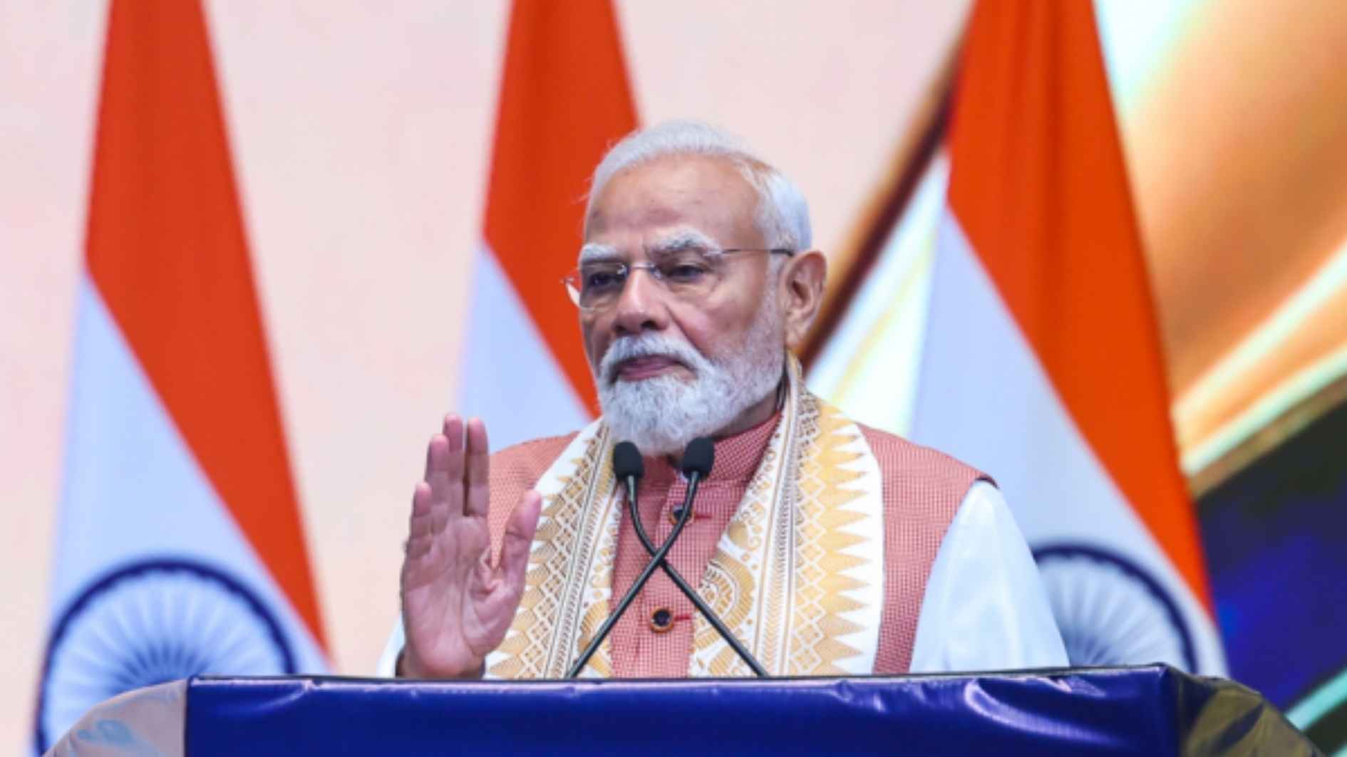 प्रधानमंत्री नरेन्‍द्र मोदी इंडोनेशिया की संसद को संबोधित करने वाले पहले भारतीय प्रधानमंत्री बने !