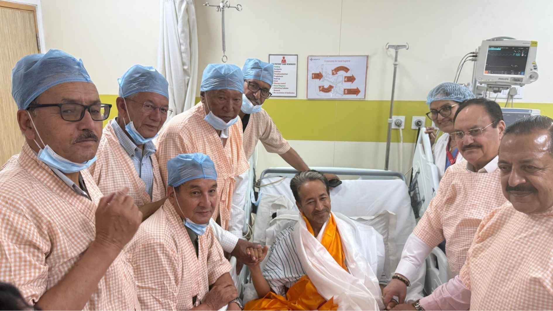 सामाजिक कार्यकर्ता सोनम वांगचुक ने कल रात  केंद्रीय मंत्रियों  की उपस्थिति में 26 दिनों की भूख हड़ताल समाप्त कर दी है !