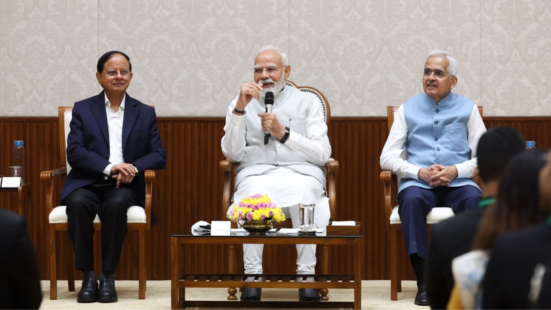 पीएम मोदी ने IFS के 2025 बैच से किया संवाद !