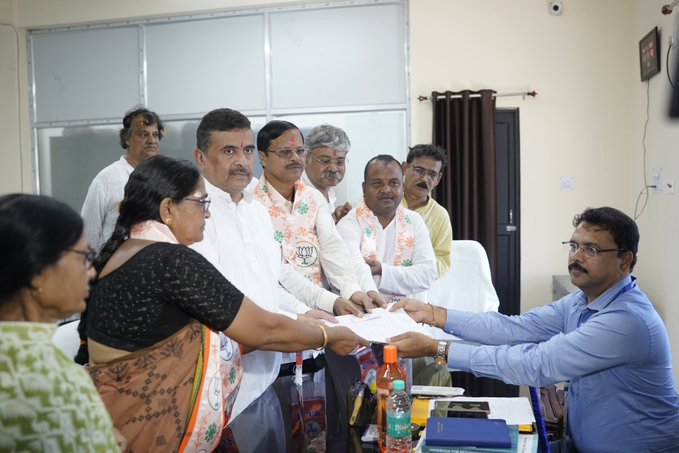 हासिरानी रथ की नॉमिनेशन रैली में शामिल हुए हुए शुभेंदु अधिकारी !