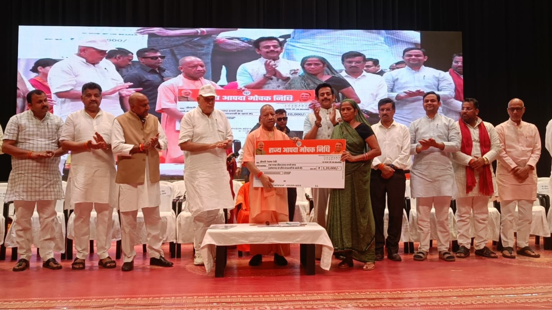 सीएम योगी ने 9.18 लाख किसानों को दी फसल के नुकसान से  राहत !