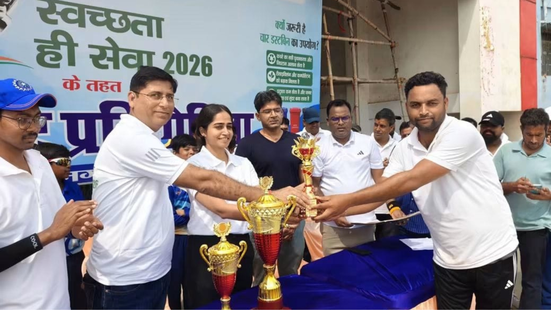 देवघर में स्वच्छ क्रिकेट प्रतियोगिता के तहत 12-12 ओवर का क्रिकेट टूर्नामेंट आयोजित !