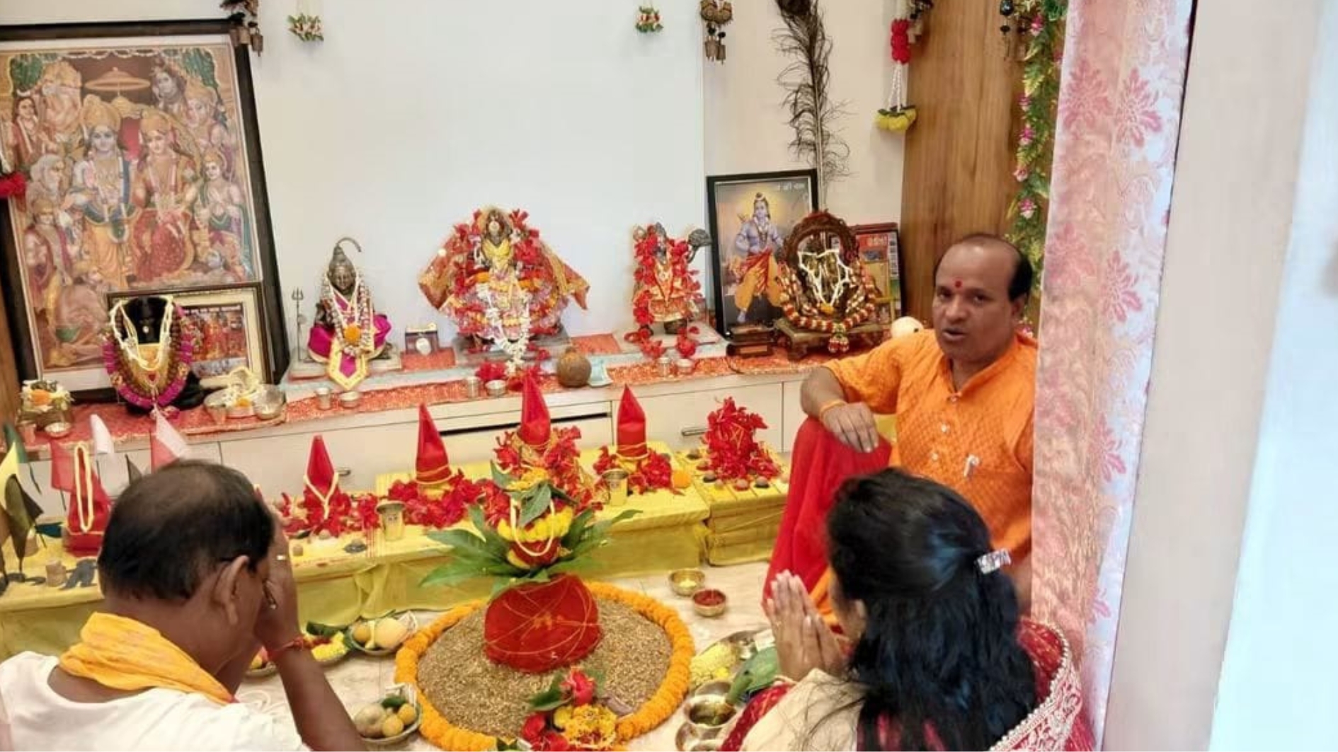 पूर्व मुख्यमंत्री रघुवर दास ने की मां दुर्गा की आराधना !